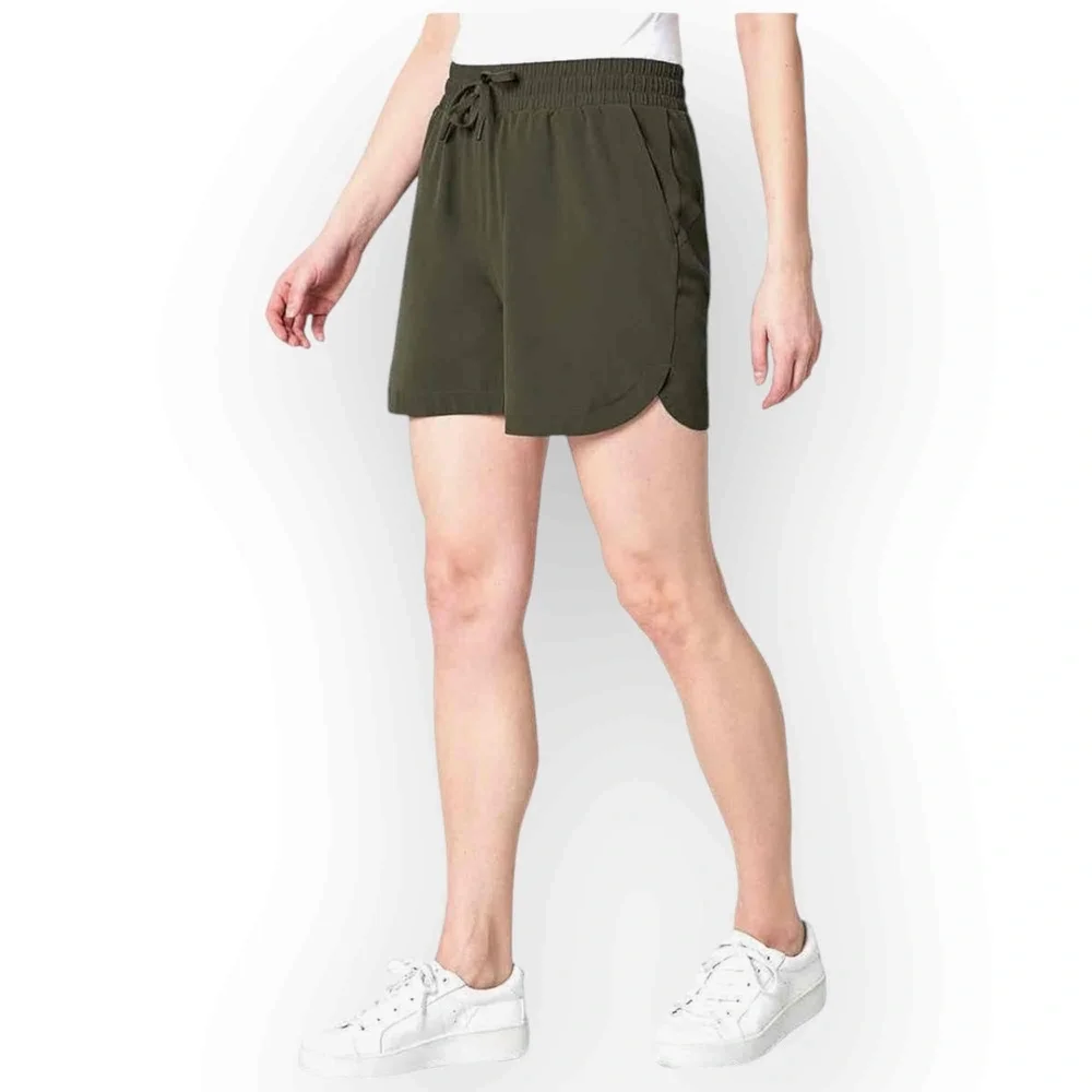 Mondetta Women Olive Green Moisture Wicking Woven Paper Bag Waist Shorts M 552M